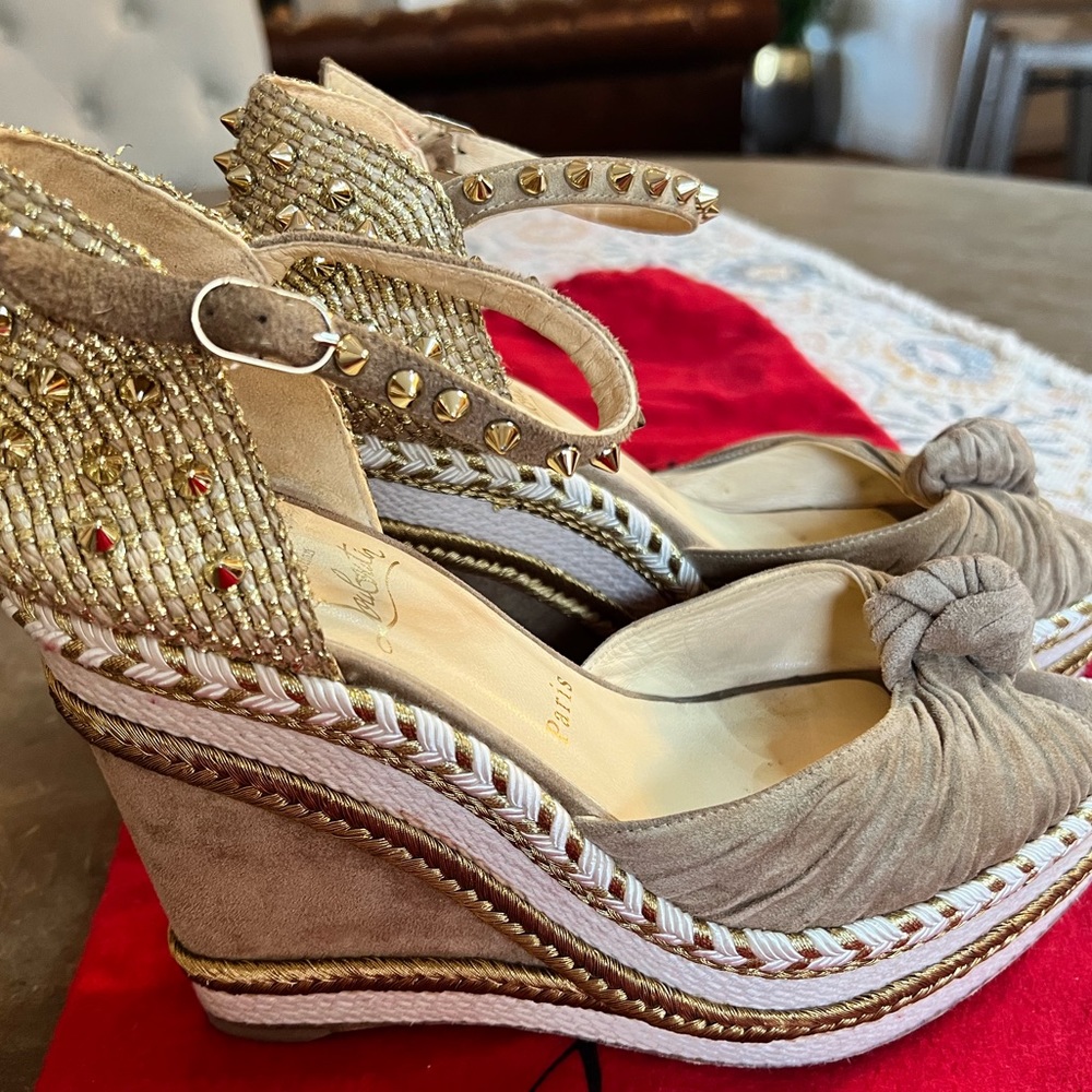 Christian Louboutin Madmonica Spiked Raffia Gold and suede sz 38